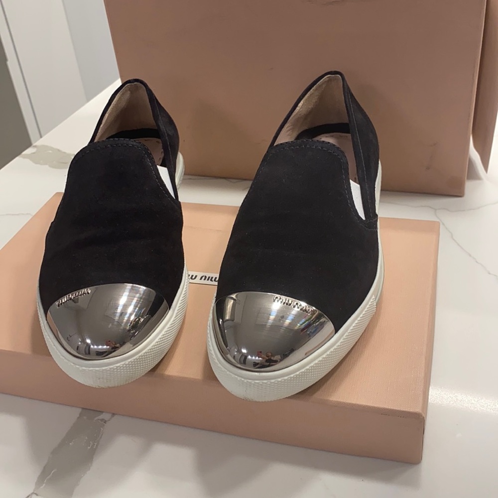 Miu Miu black velvet cap toe shoes. Worn 3-4x at most. Great condition.